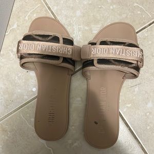 Super cute! Goes with everything!